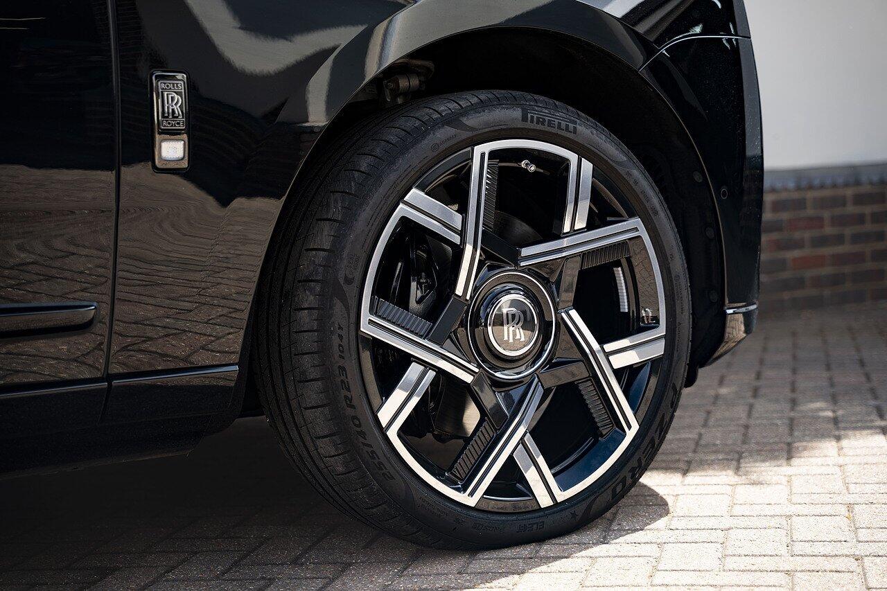 Rolls-Royce Cullinan view 8