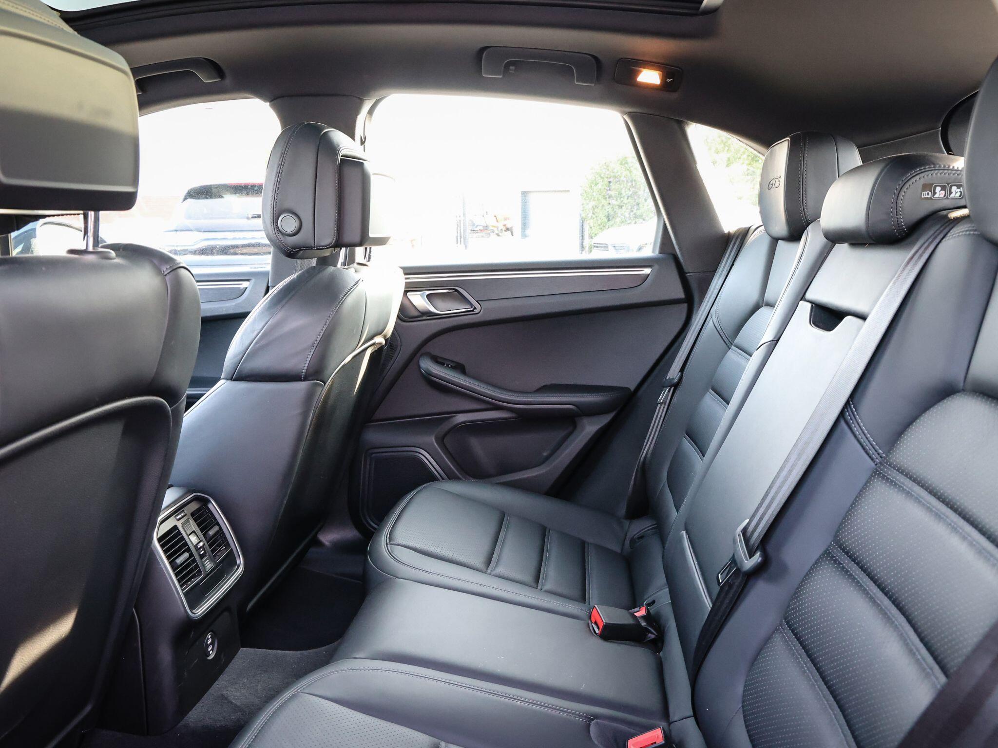 Porsche Macan view 39