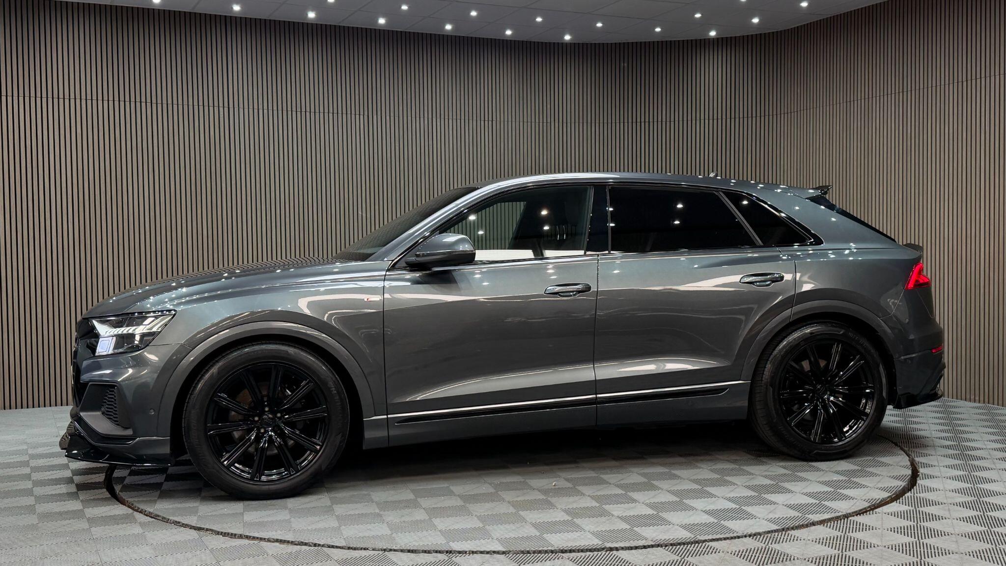 Audi Q8 view 50