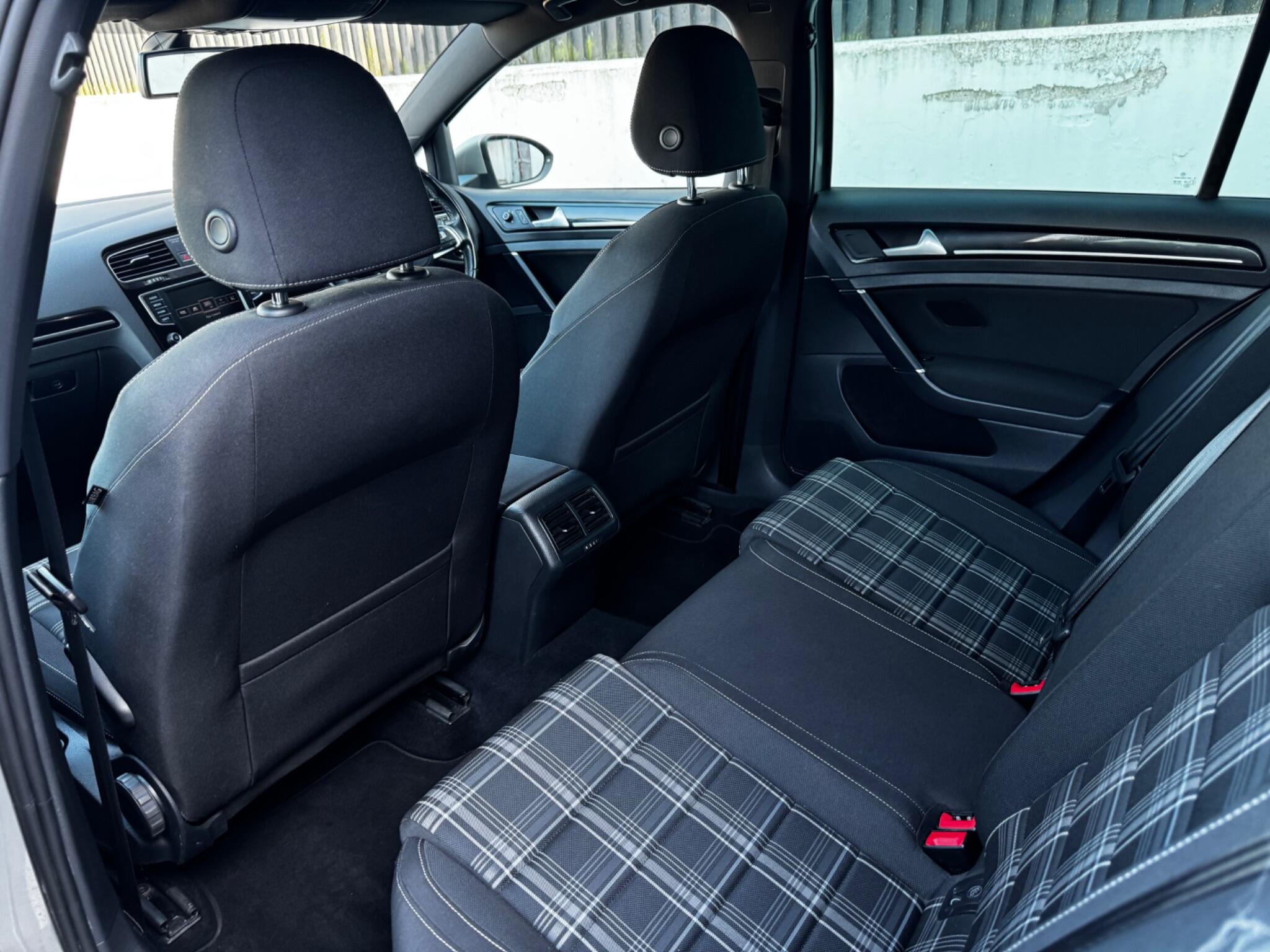 Volkswagen Golf view 23