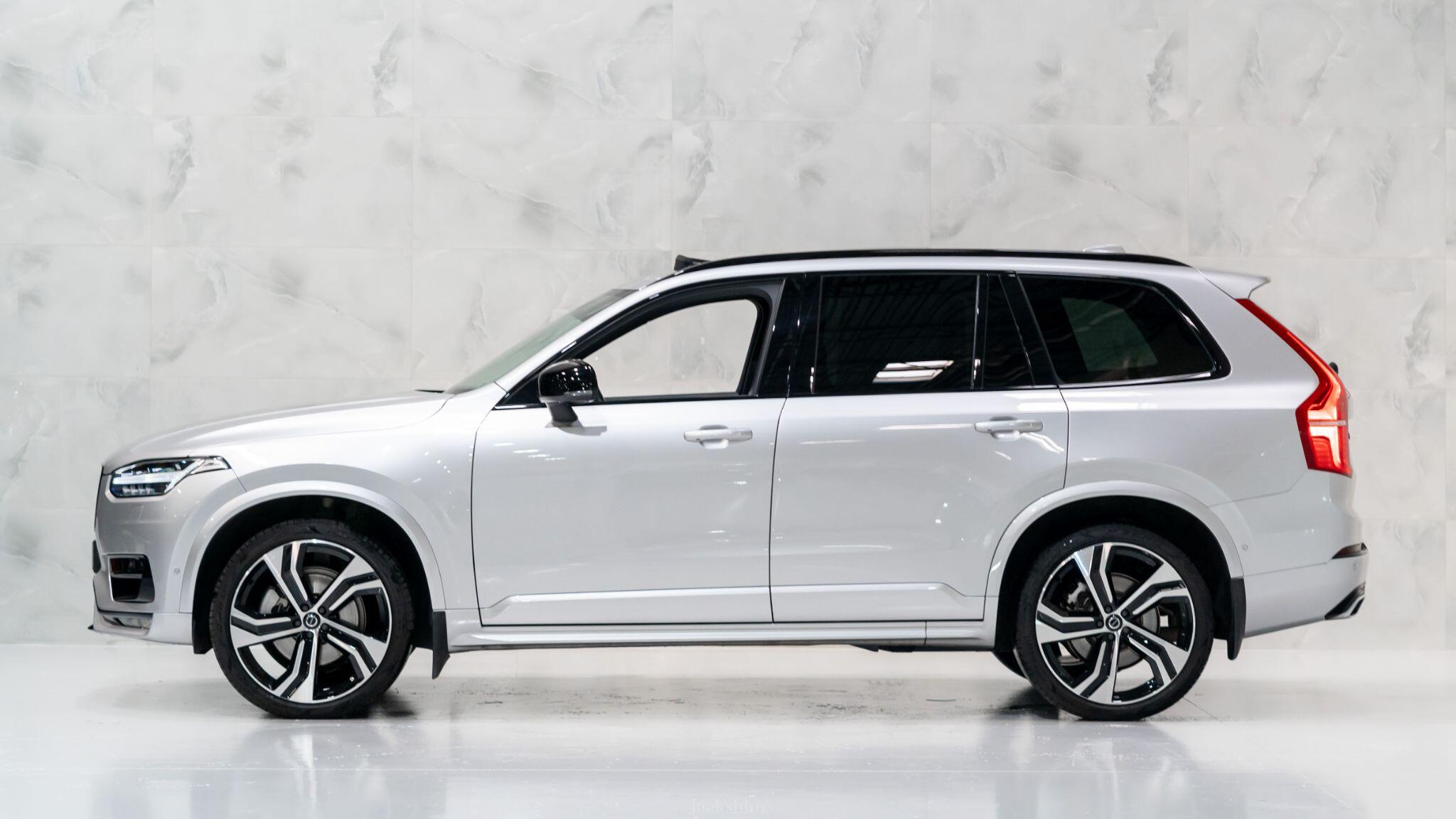 Volvo XC90 view 4