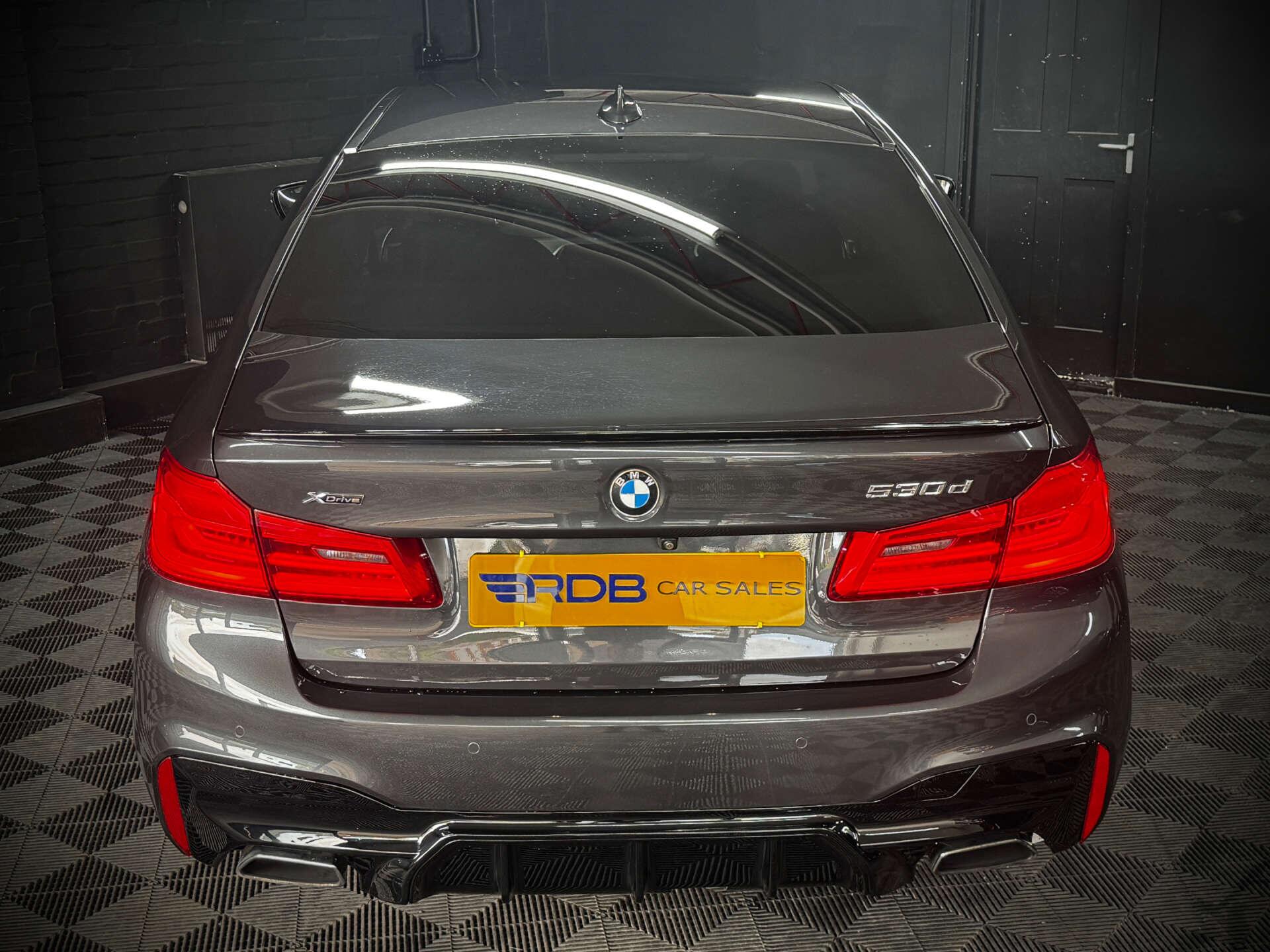 BMW 5 Series view 23