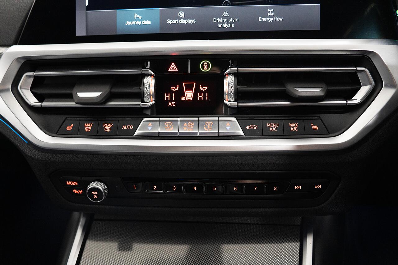 BMW 3 Series view 17