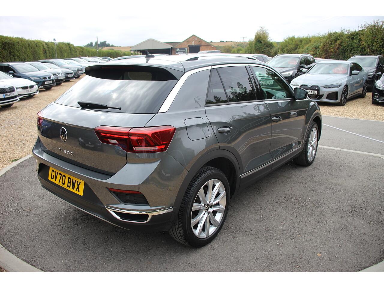 Volkswagen T-Roc view 11