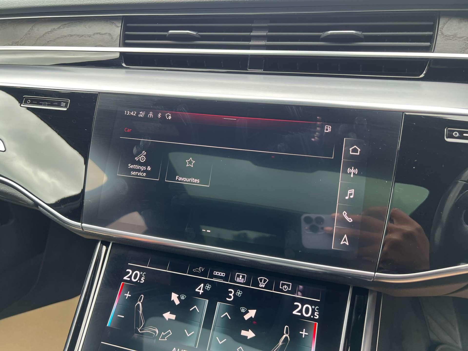 Audi A8 view 34