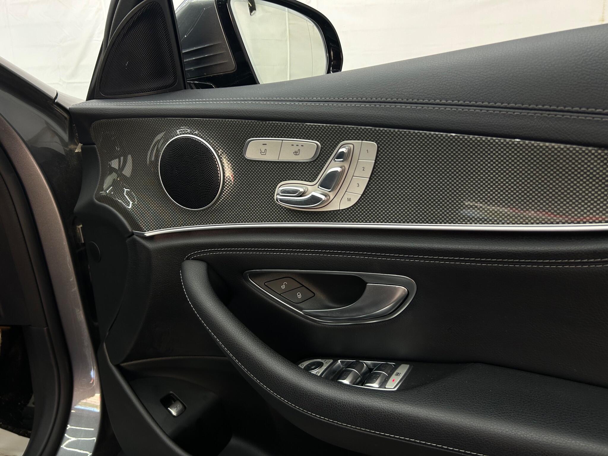 Mercedes-Benz E Class view 51