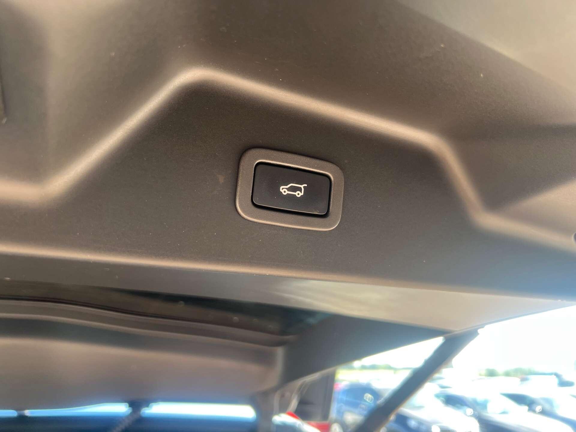 Land Rover Range Rover view 64
