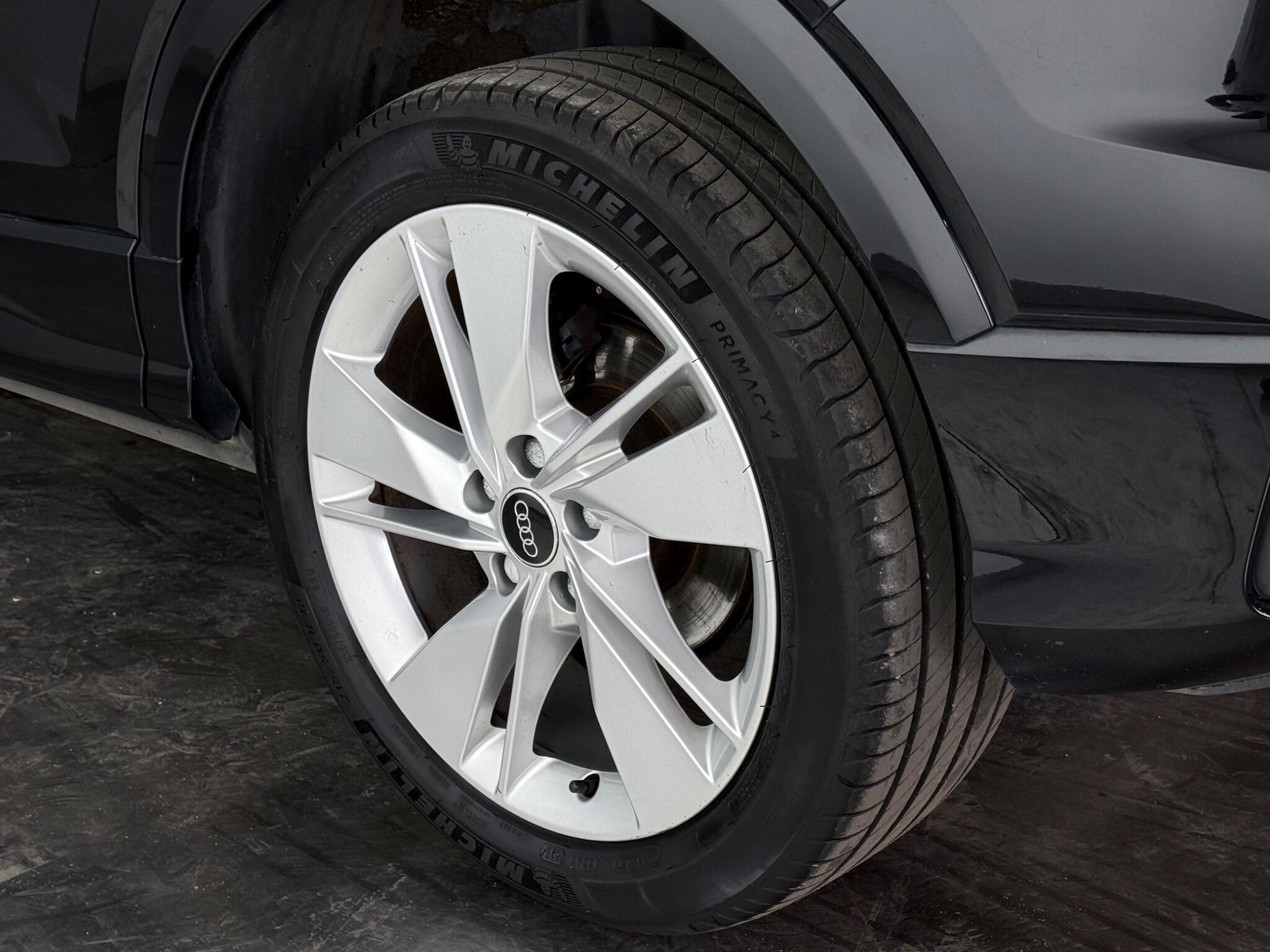 Audi Q2 view 9
