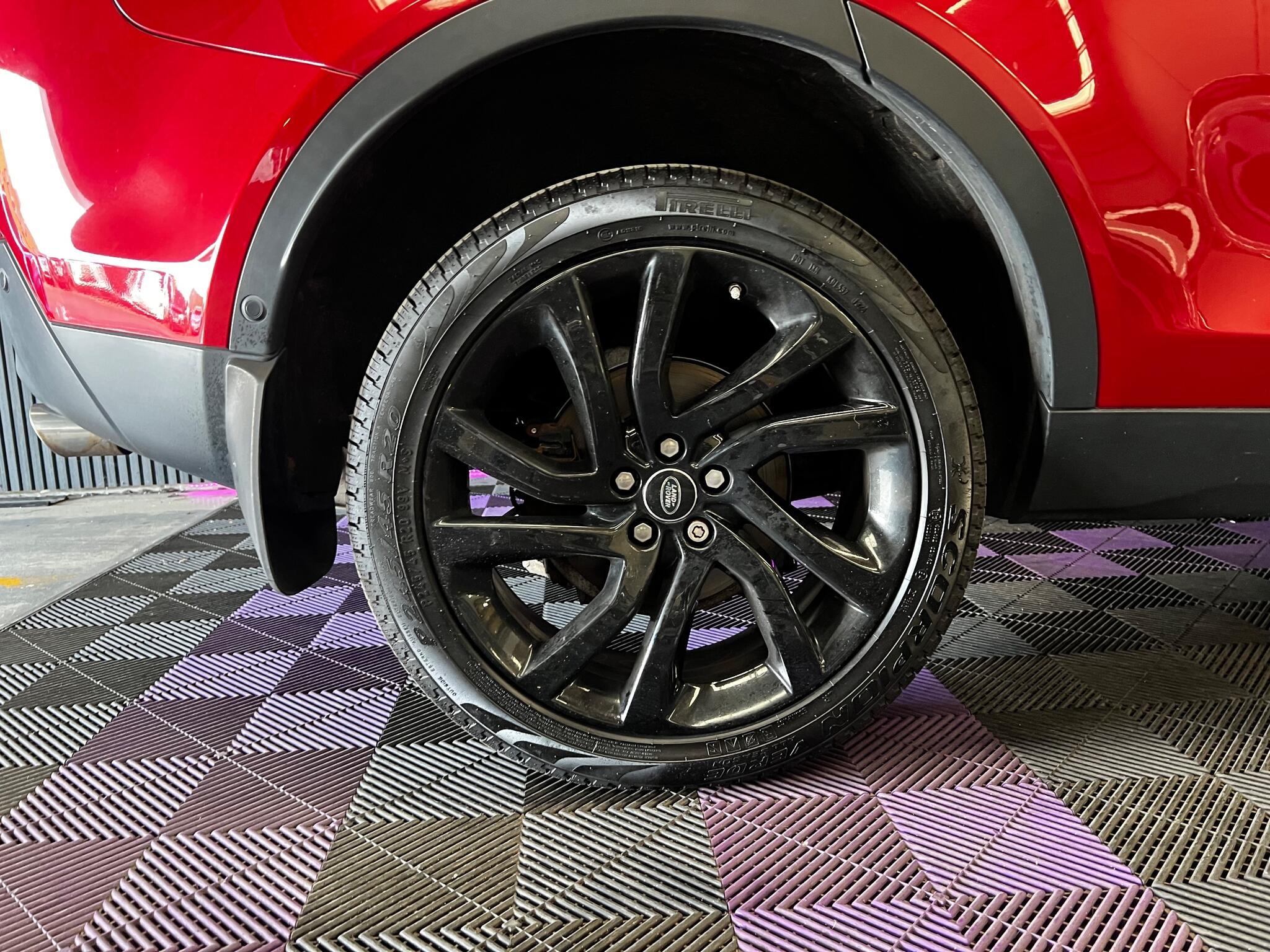Land Rover Discovery Sport view 11