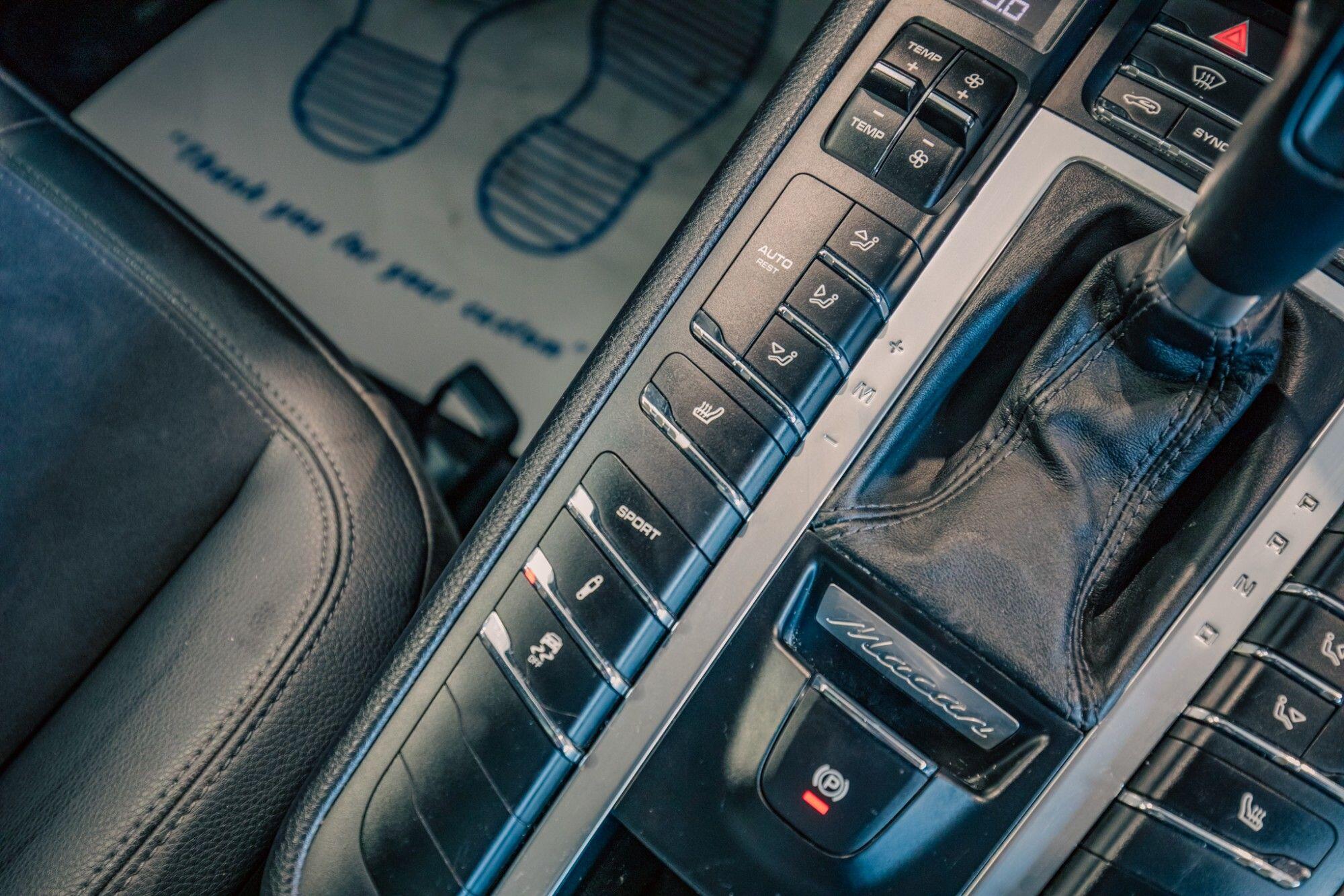 Porsche Macan view 20
