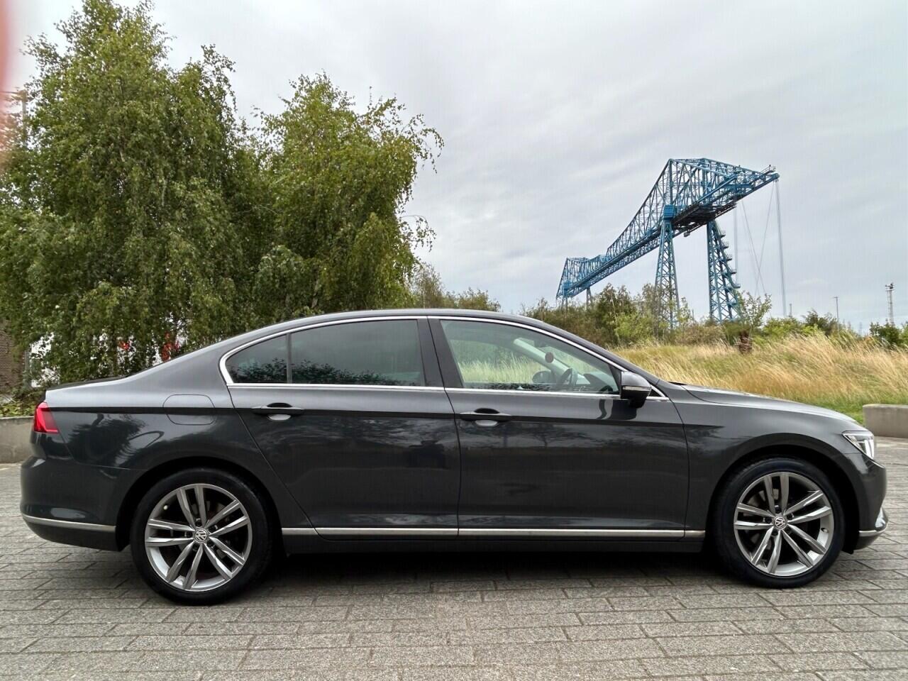 Volkswagen Passat view 2