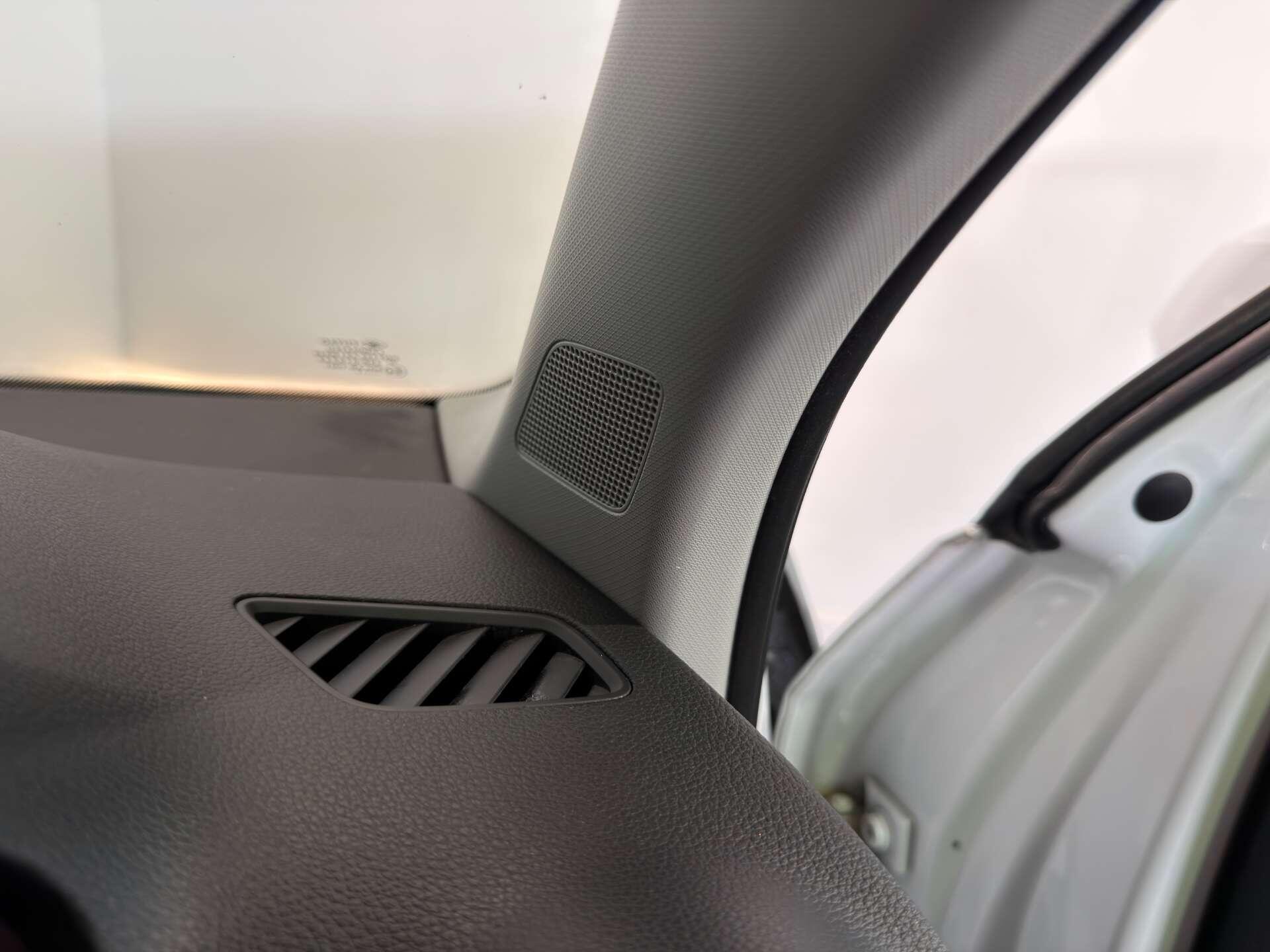 Audi Q2 view 28