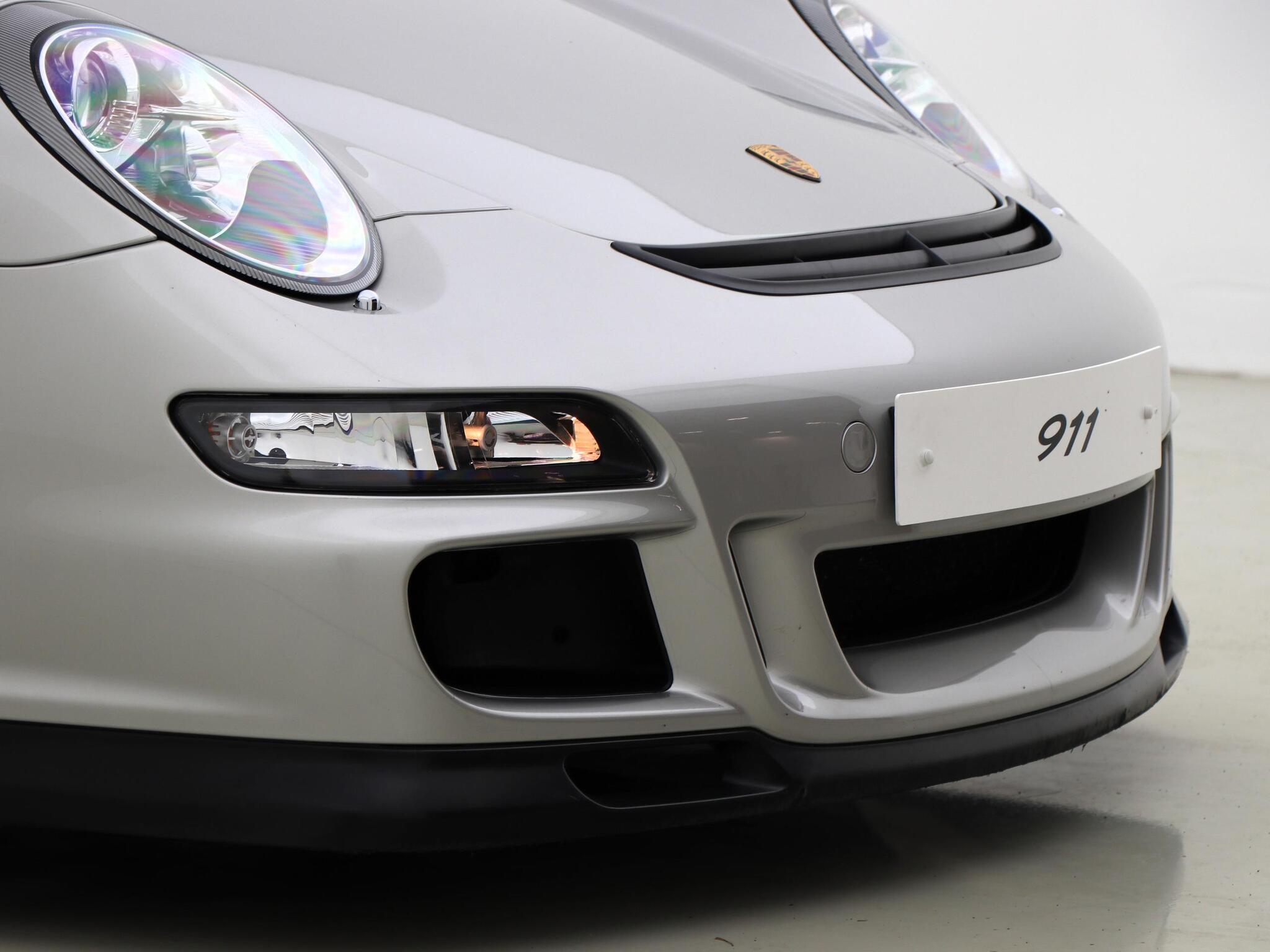 Porsche 911 view 12