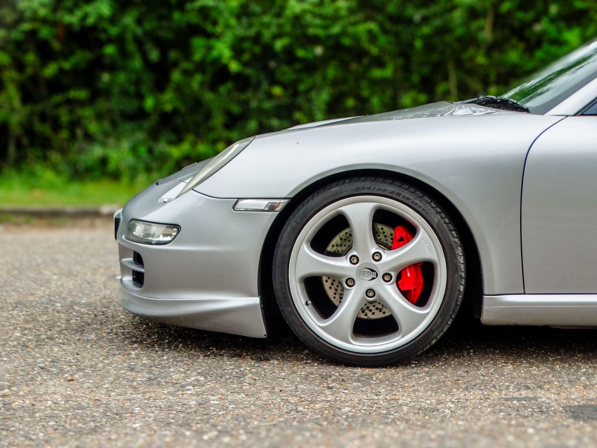 Porsche 911 view 5