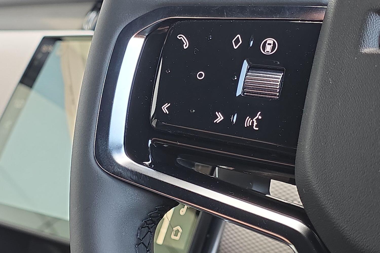 Land Rover Discovery Sport view 30