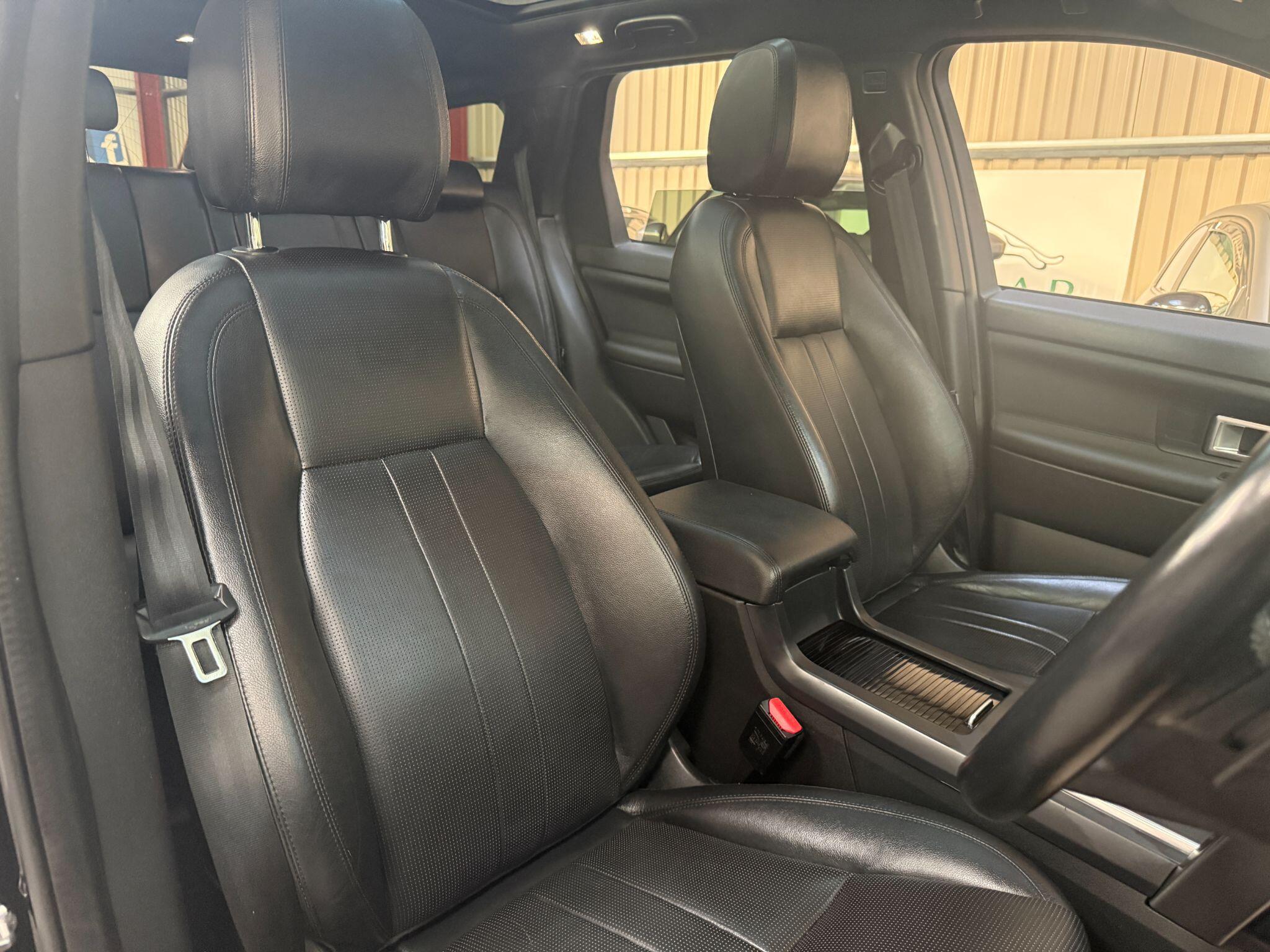 Land Rover Discovery Sport view 12