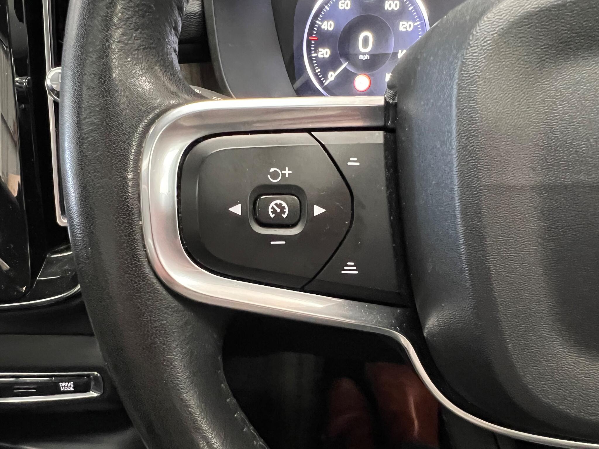 Volvo XC40 view 38