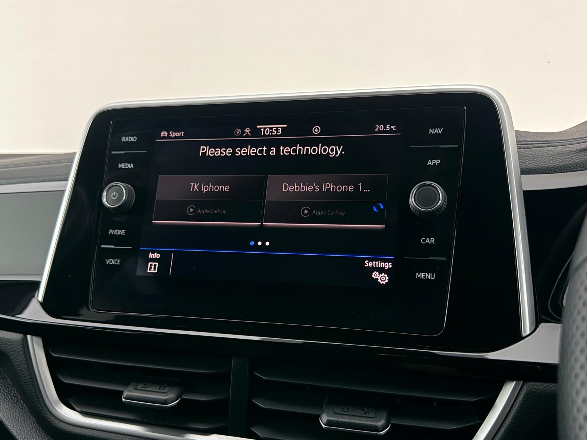 Volkswagen T-Roc view 26