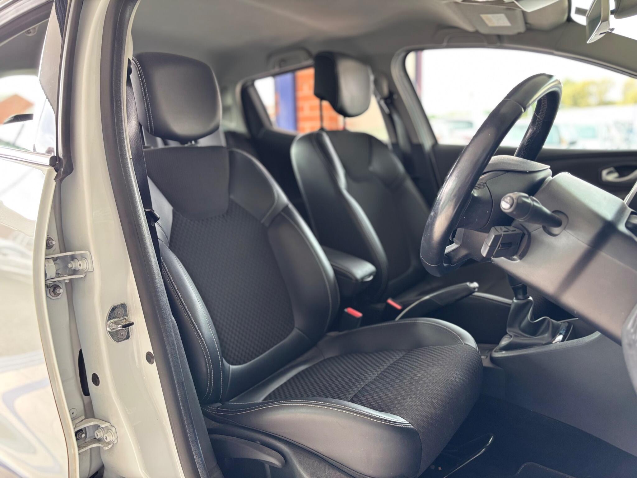 Renault Clio view 11