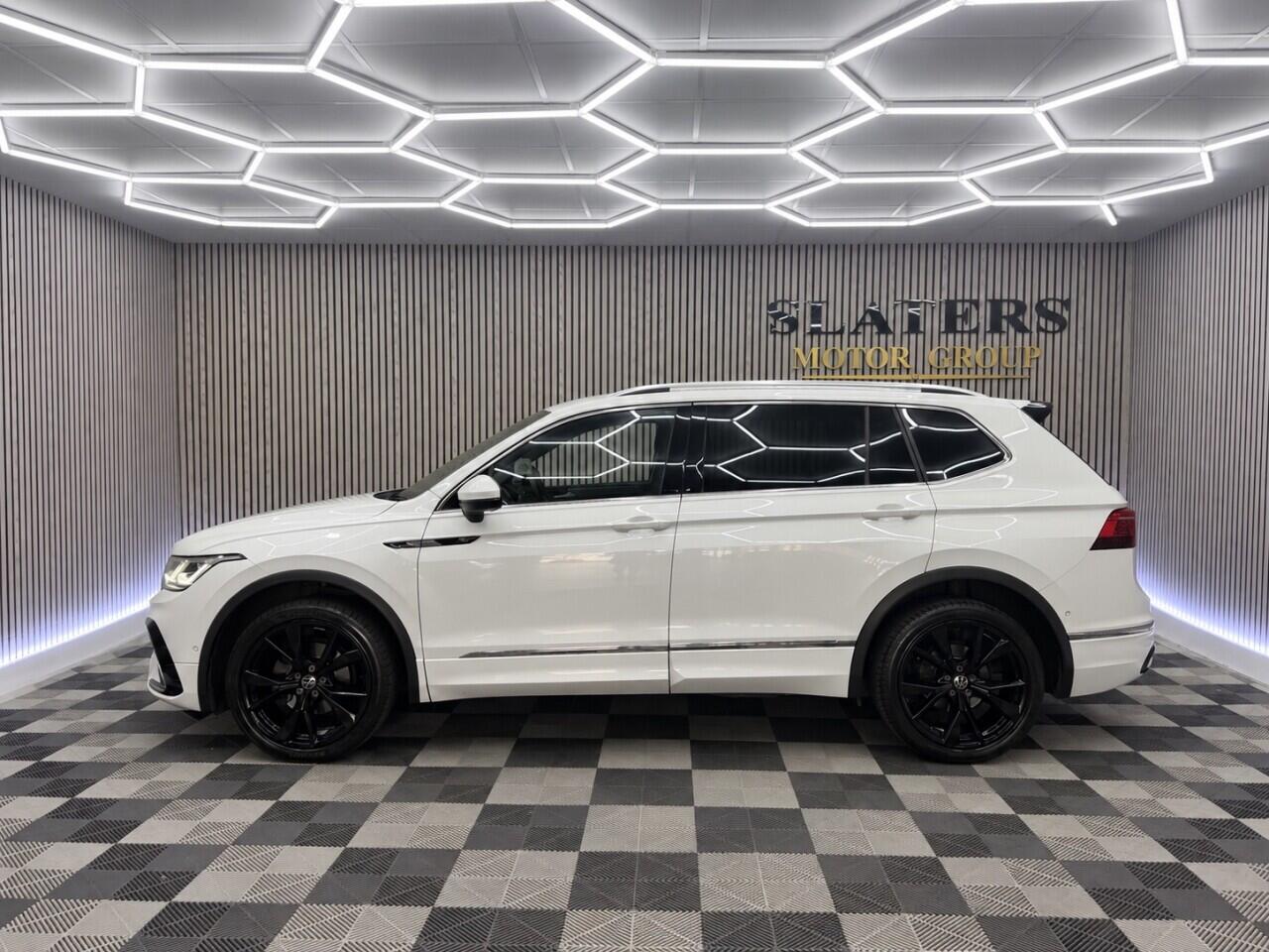 Volkswagen Tiguan Allspace view 28