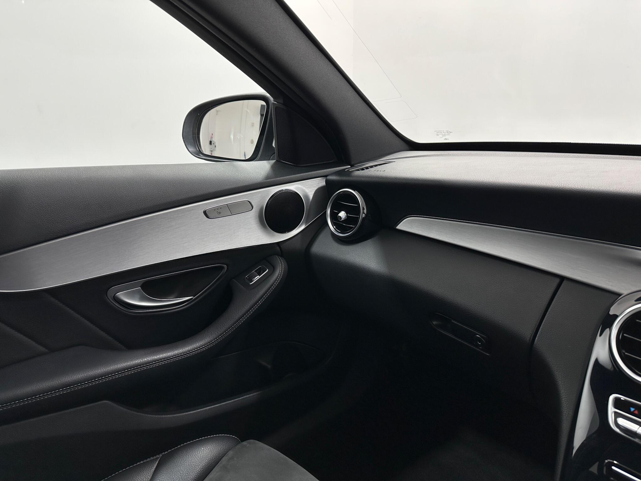 Mercedes-Benz C-Class view 28