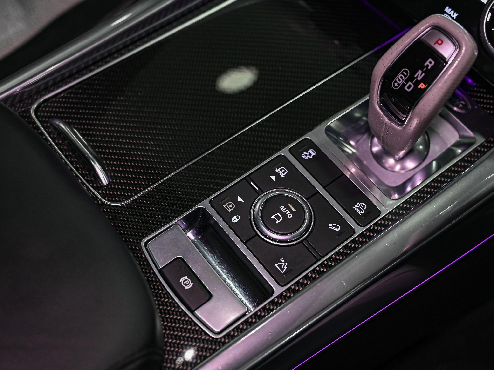 Land Rover Range Rover Sport view 12