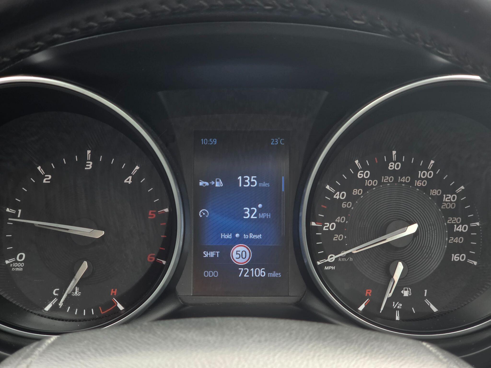 Toyota Avensis view 15