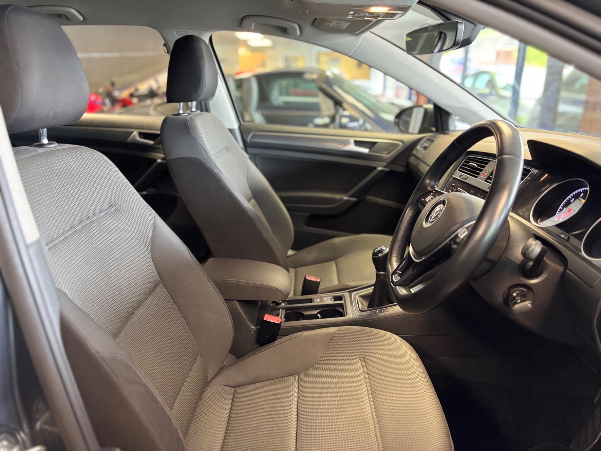 Volkswagen Golf view 23