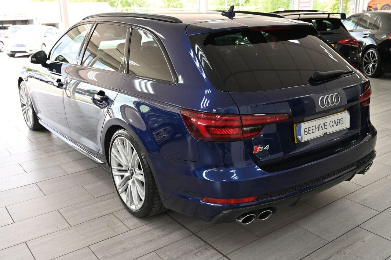 Audi S4 Avant view 10