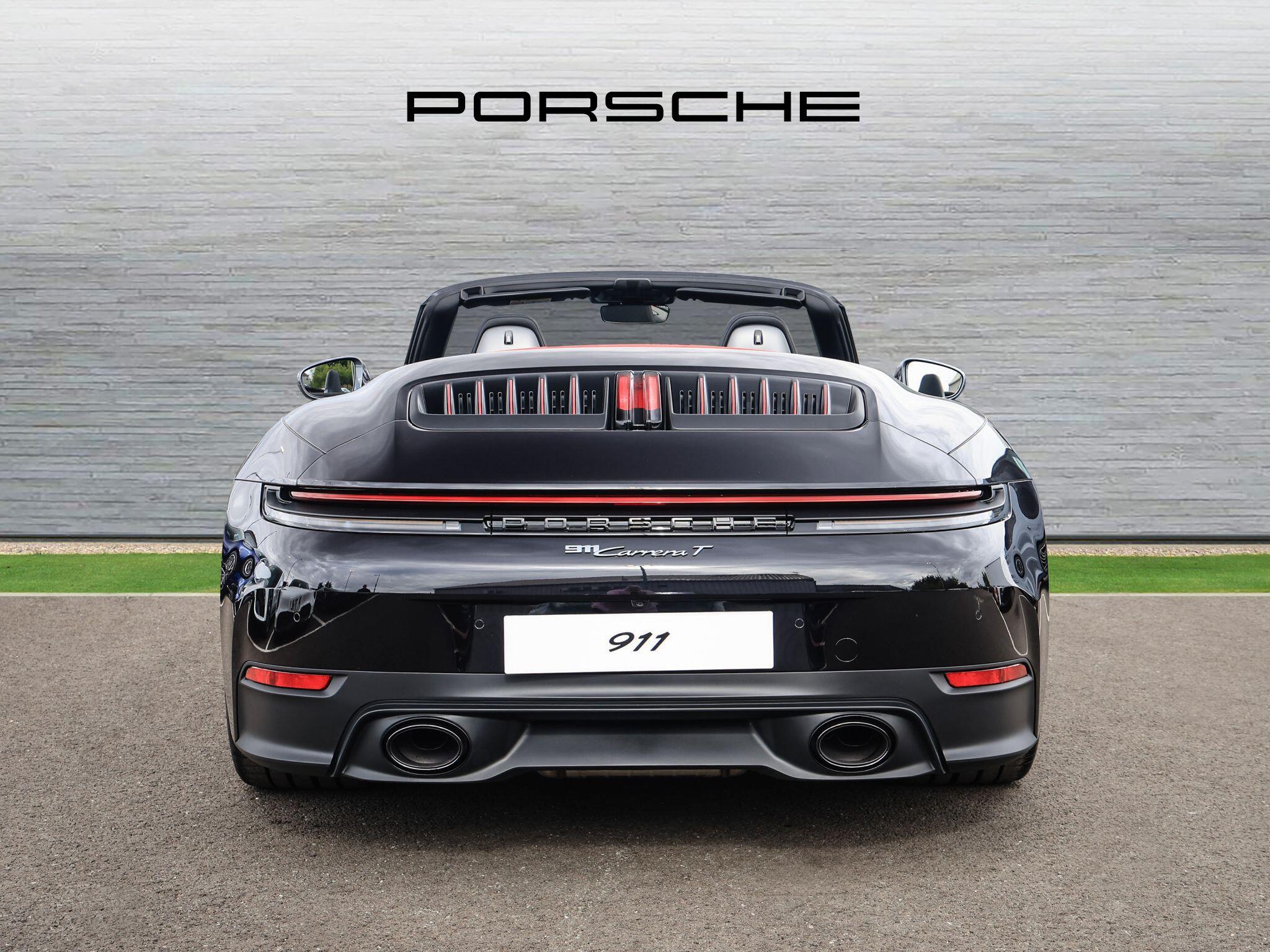 Porsche 911 view 8