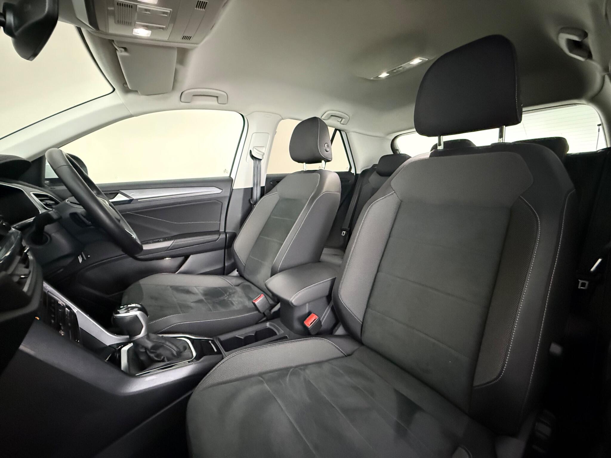 Volkswagen T-Roc view 31
