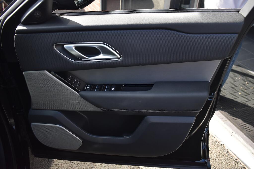 Land Rover Range Rover Velar view 30