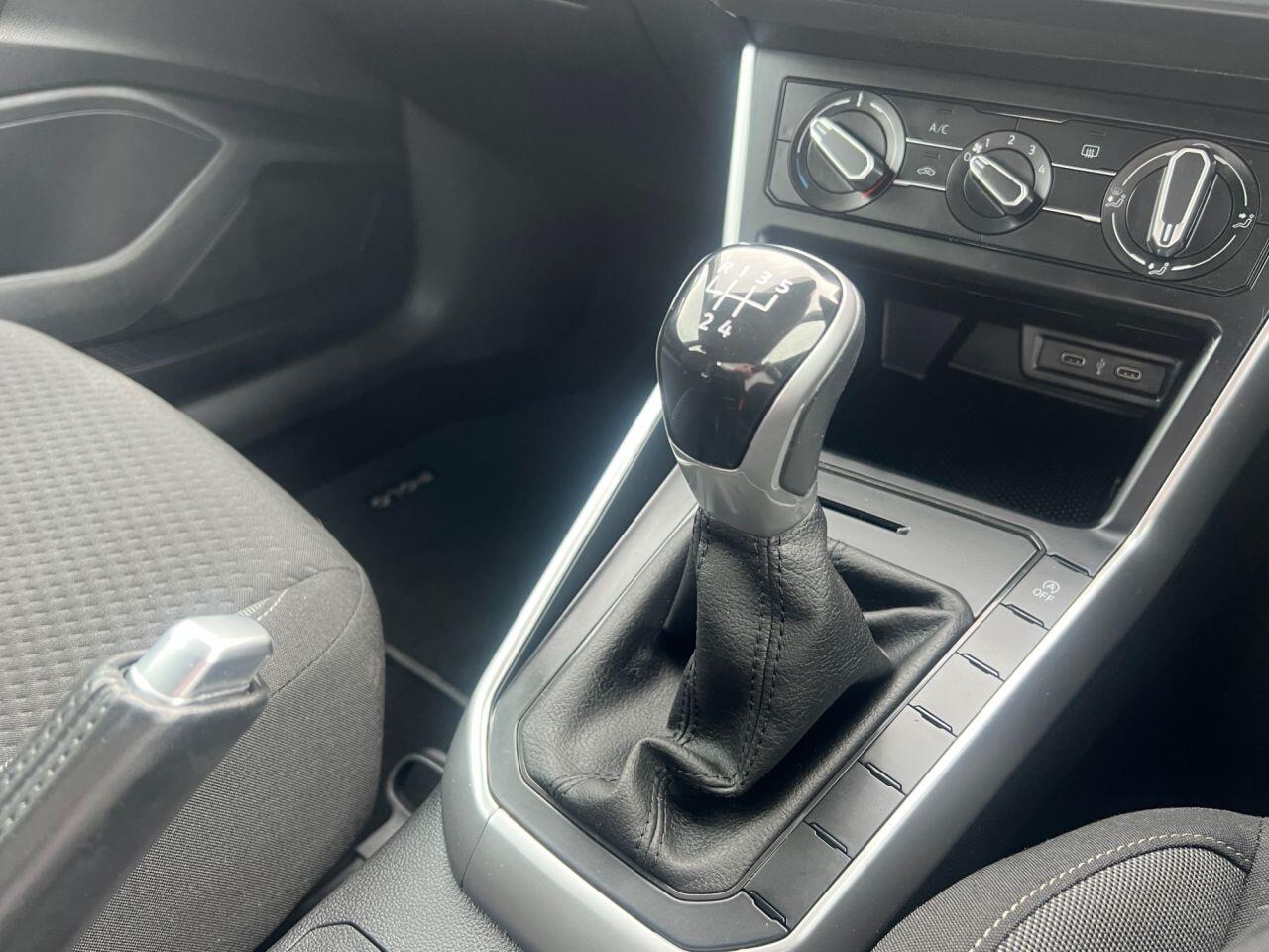 Volkswagen Polo view 11