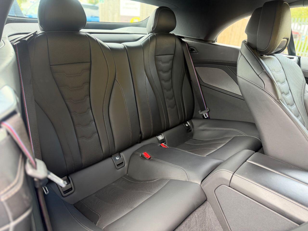 BMW 8 Series view 24