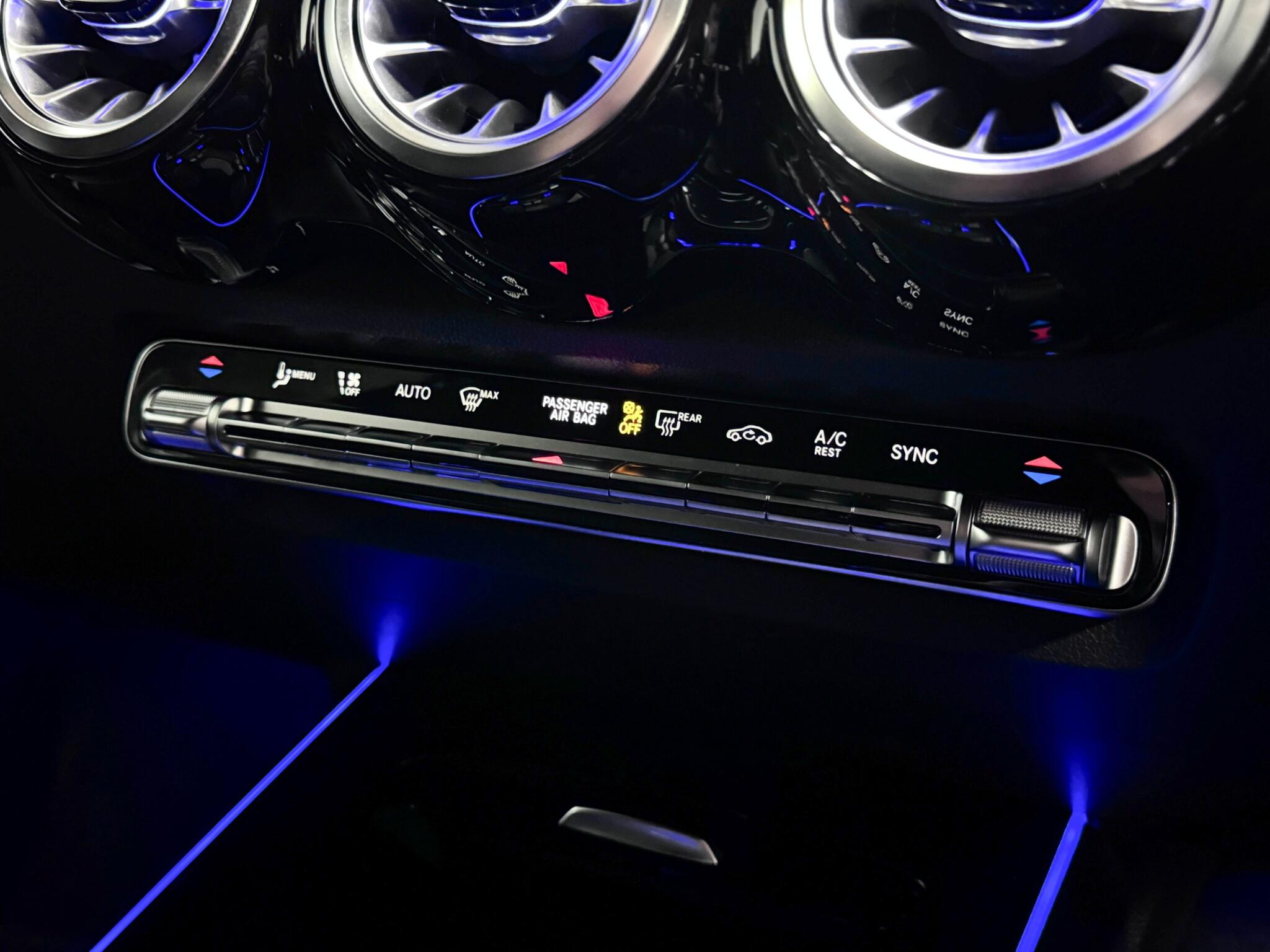 Mercedes-Benz GLB view 40