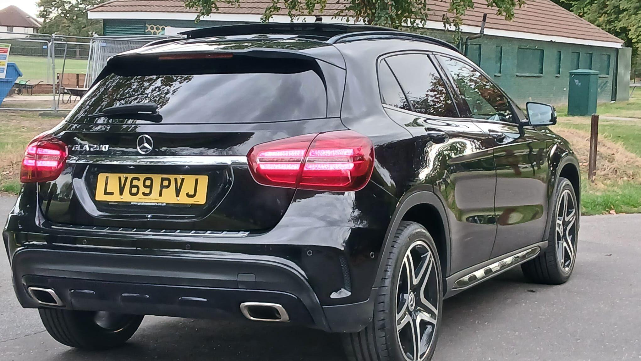Mercedes-Benz Gla view 22