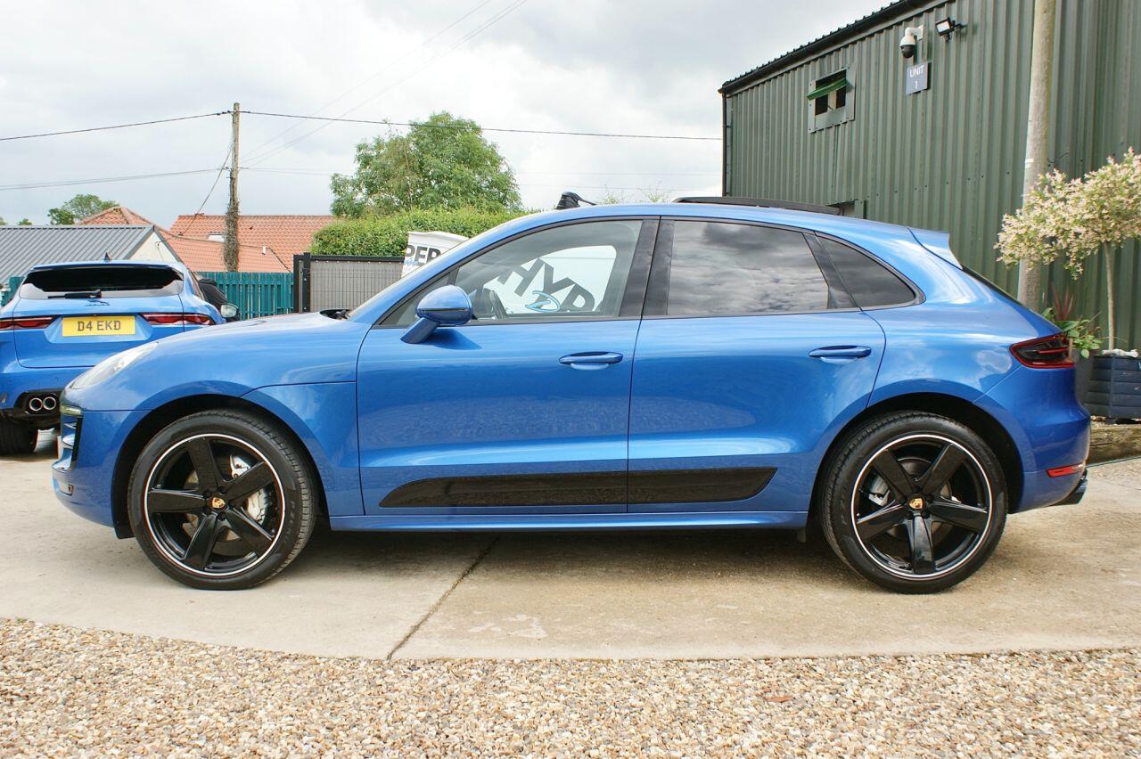Porsche Macan view 24