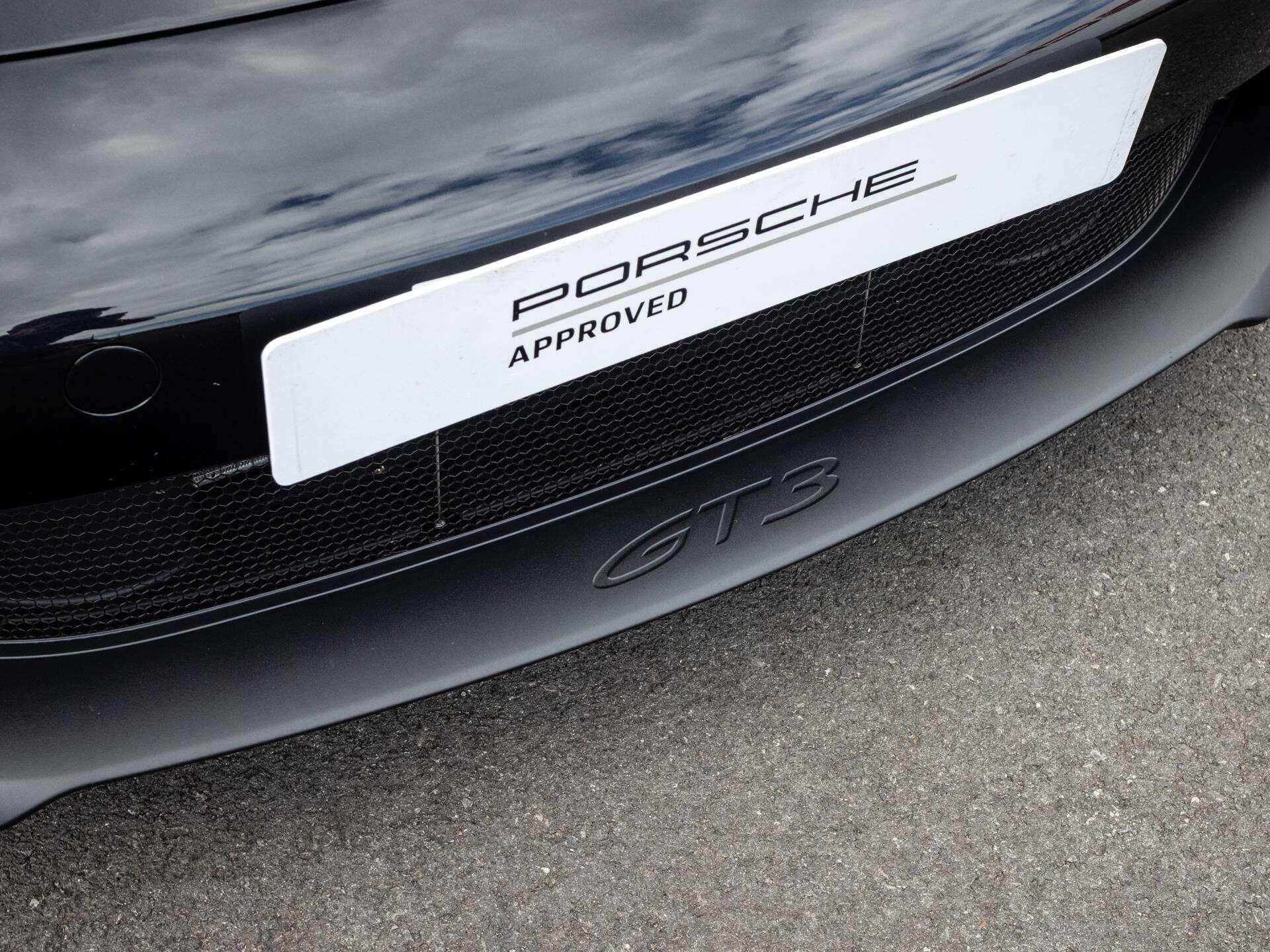 Porsche 911 view 30