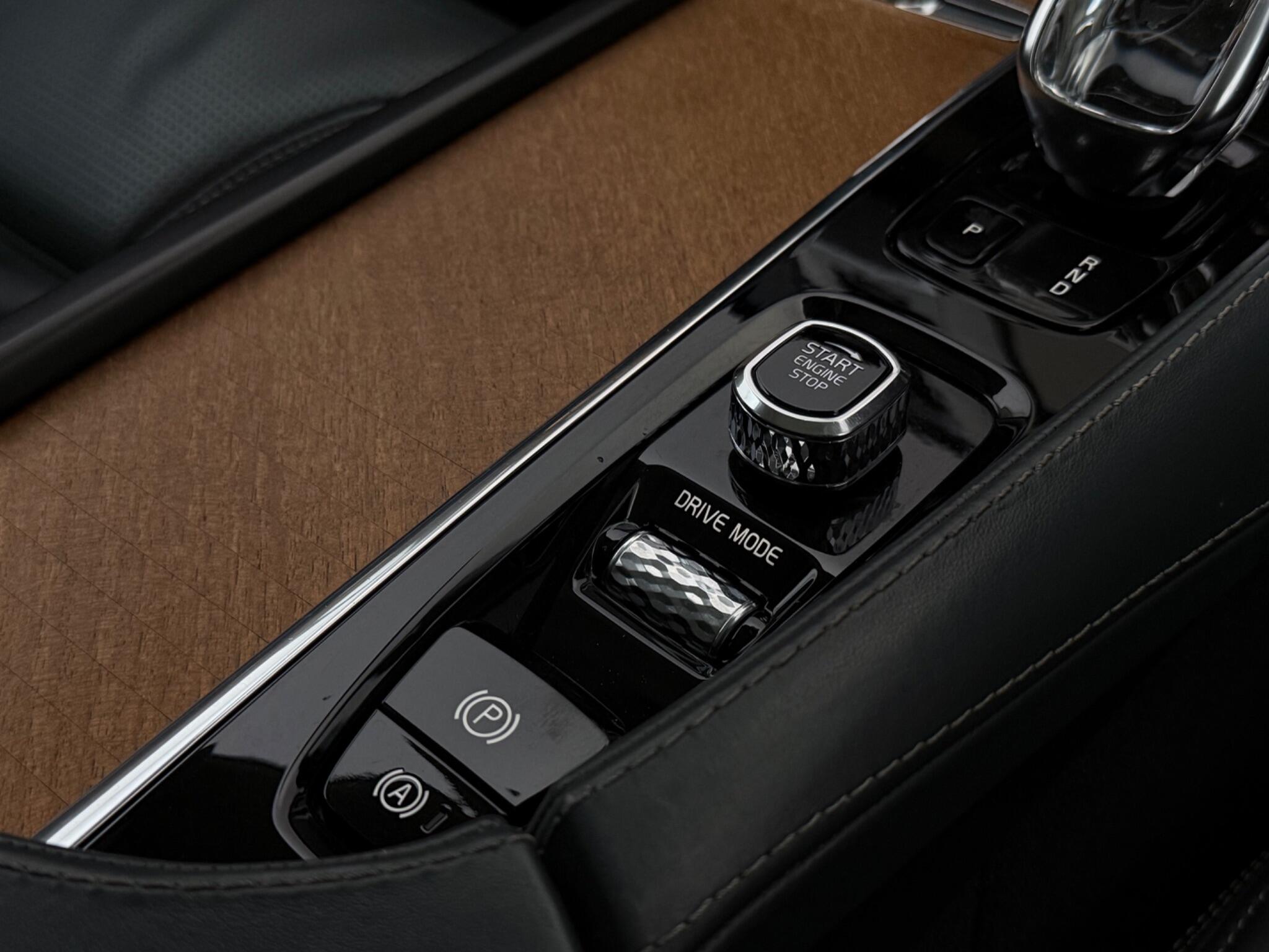 Volvo XC90 view 21
