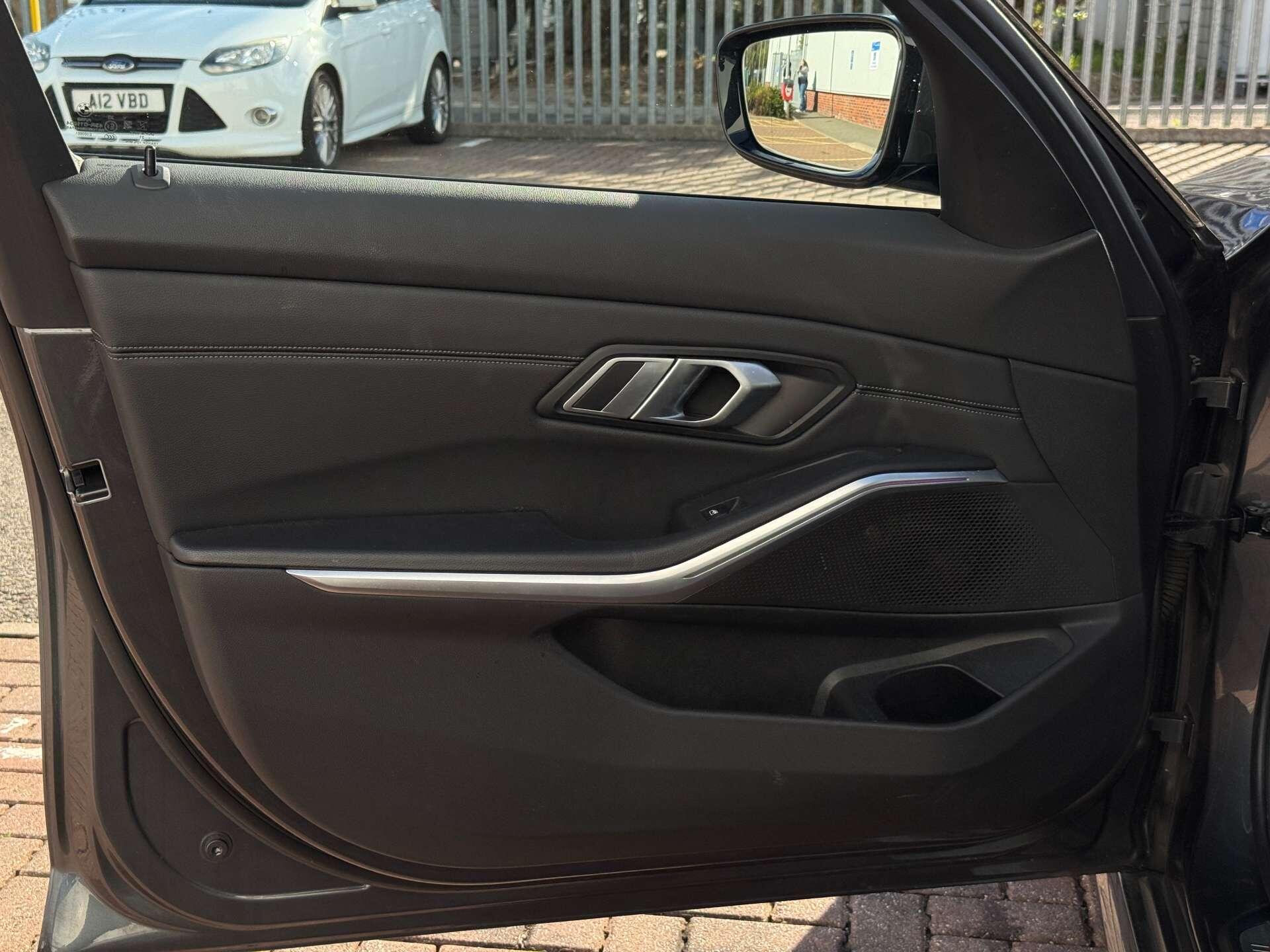 BMW 3 Series view 51