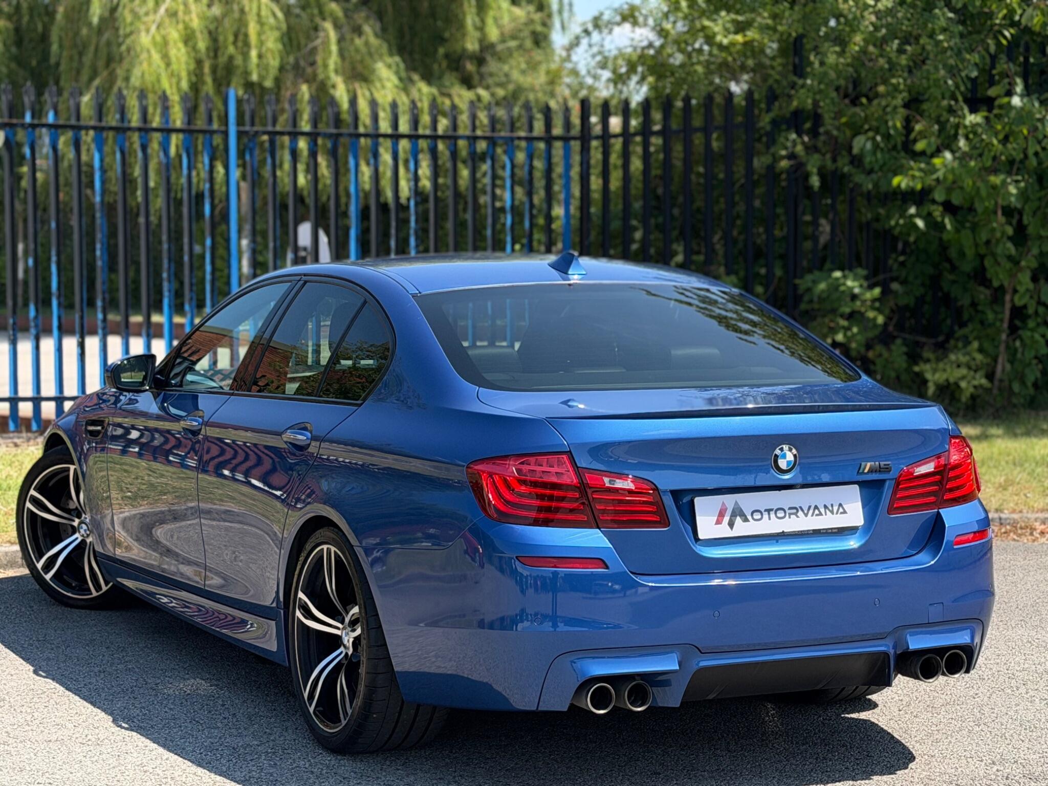 BMW M5 view 8