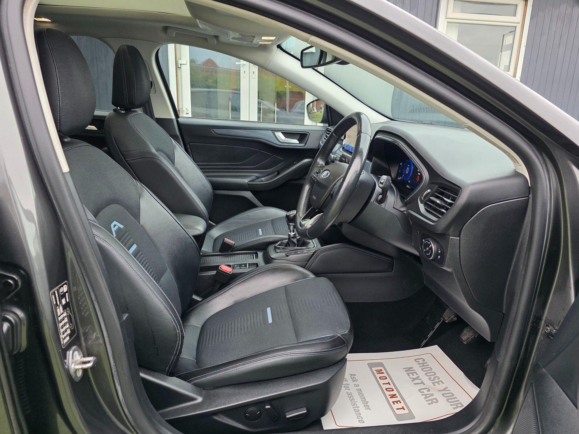 Ford Focus view 16