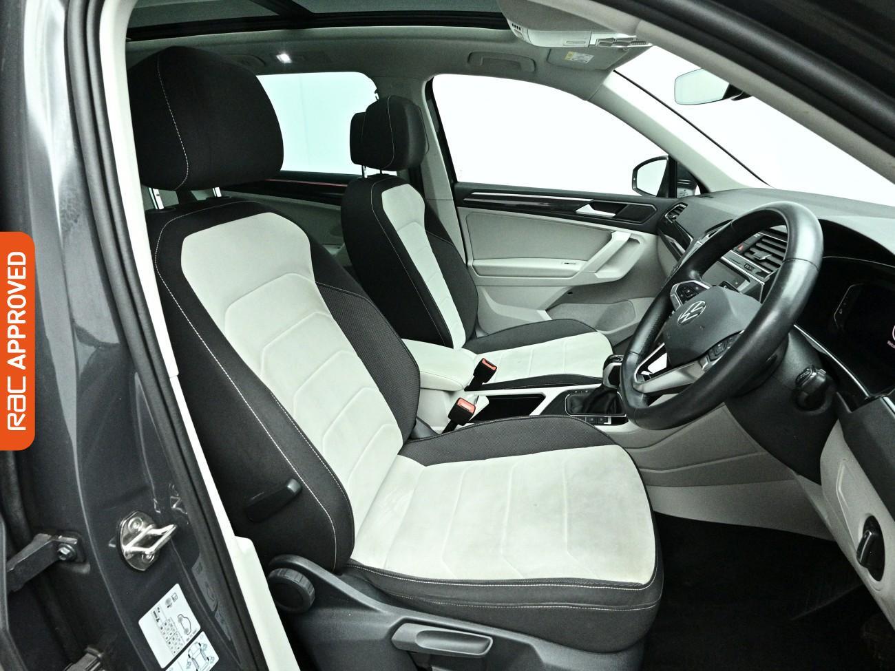 Volkswagen Tiguan view 13