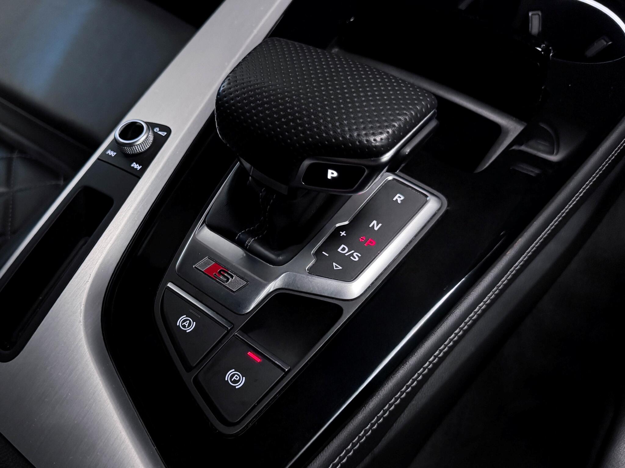 Audi S4 view 30