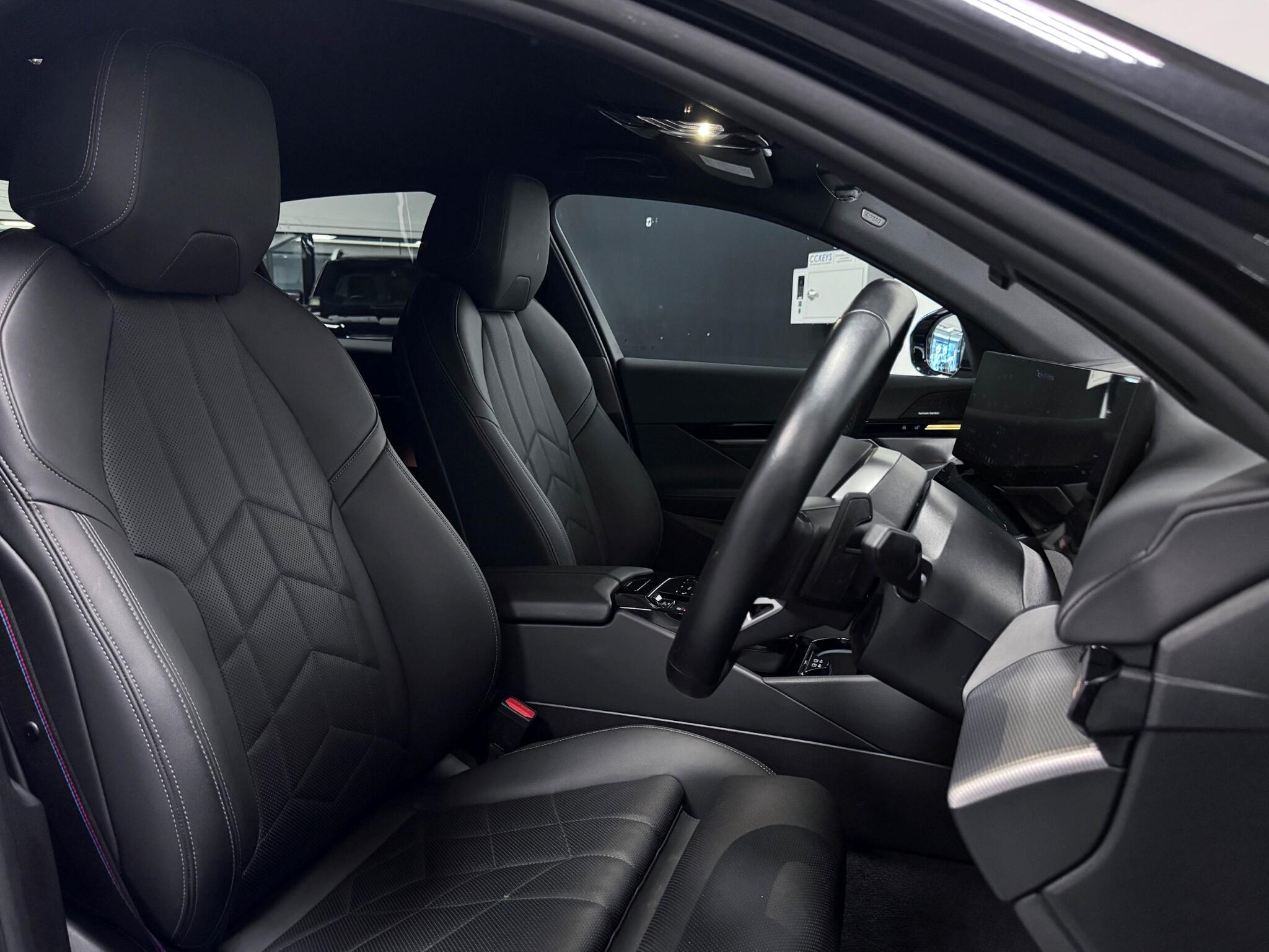 BMW 5 Series view 24