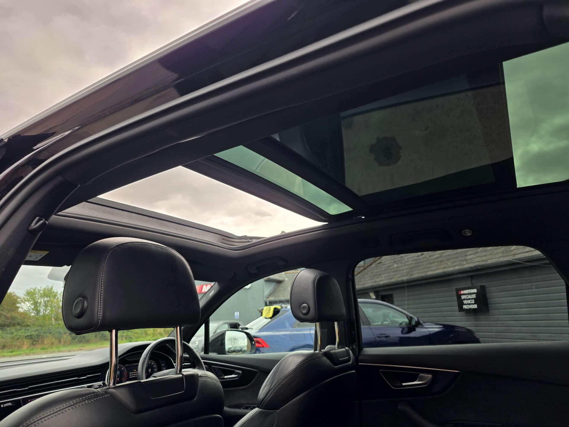 Audi Q7 view 26