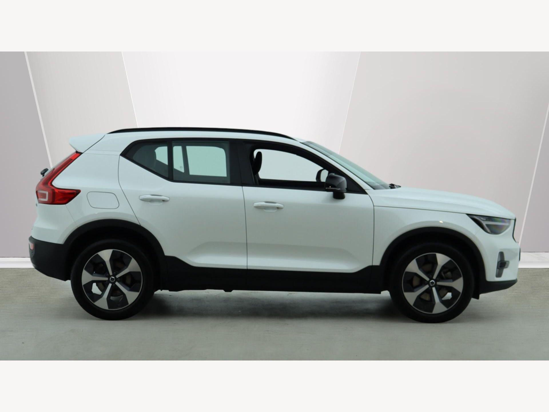 Volvo XC40 view 3