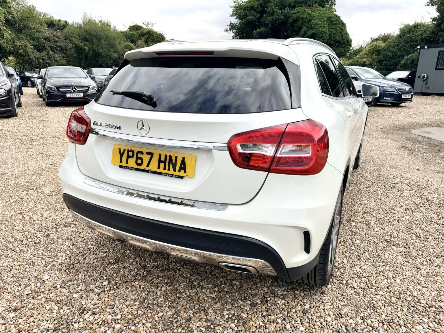 Mercedes-Benz Gla view 4