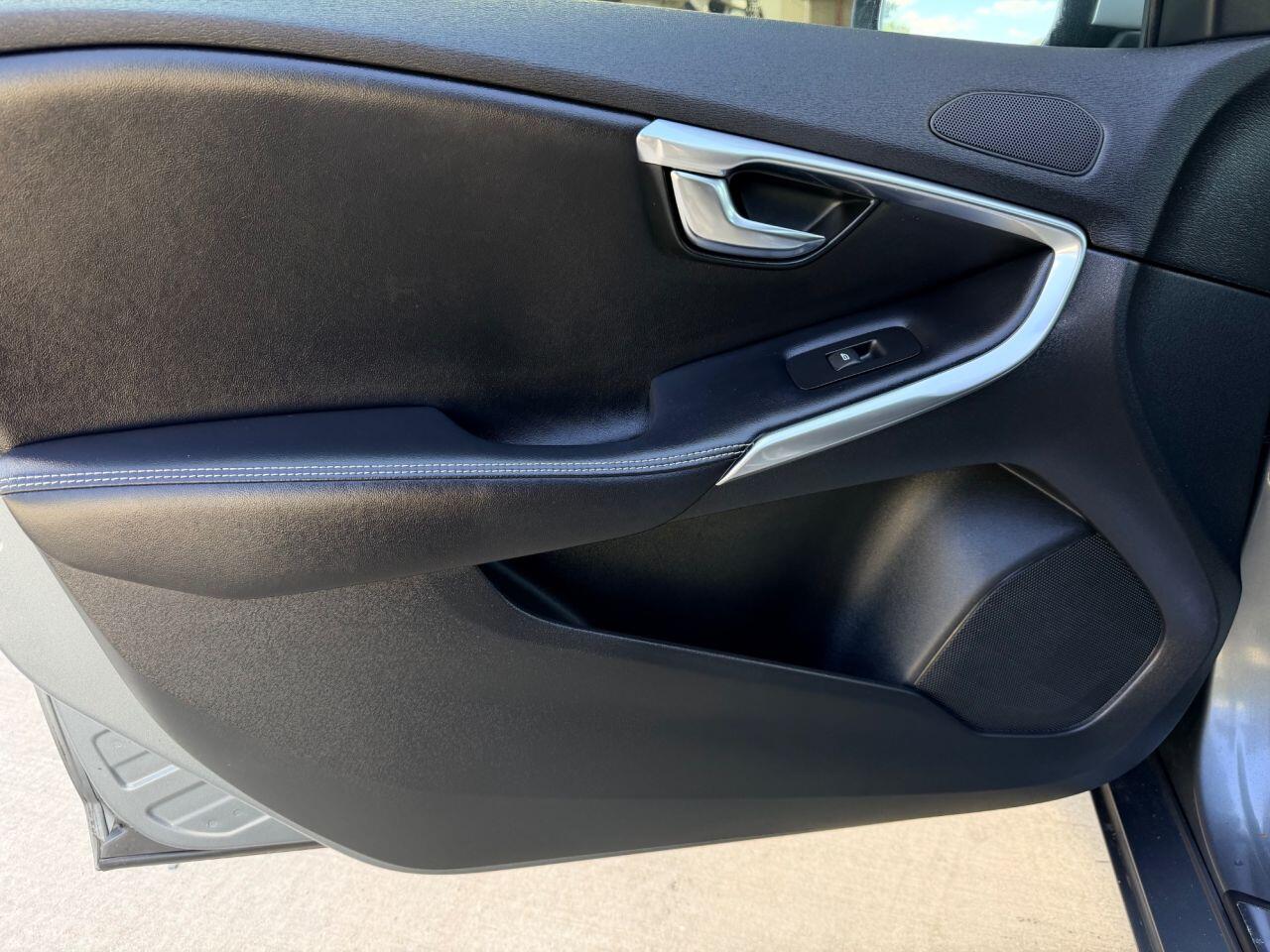 Volvo V40 view 24