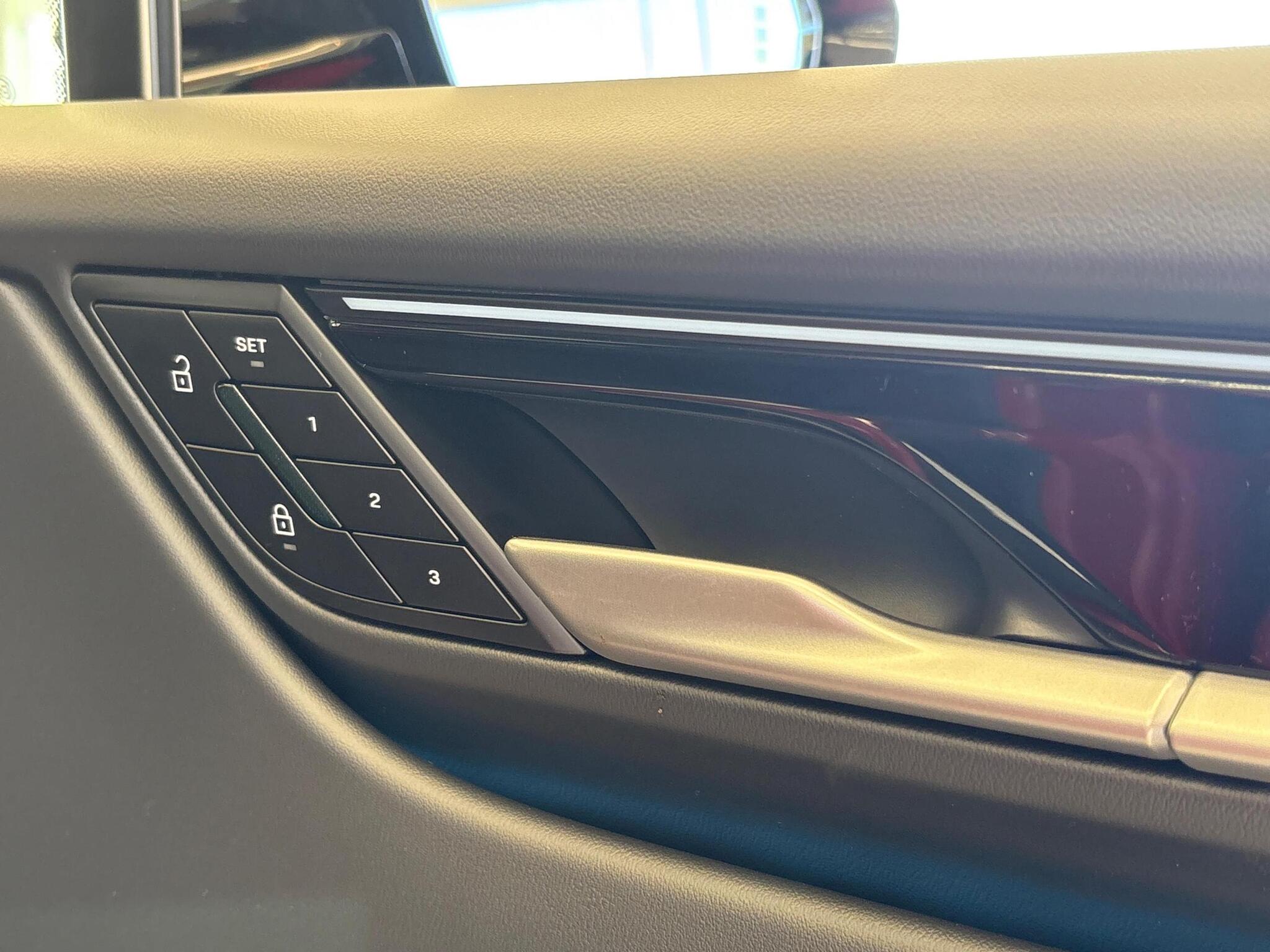 Porsche Macan view 37